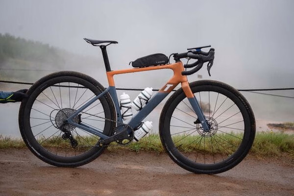 Quad Lock Out Front Mount Pro - Trek Store